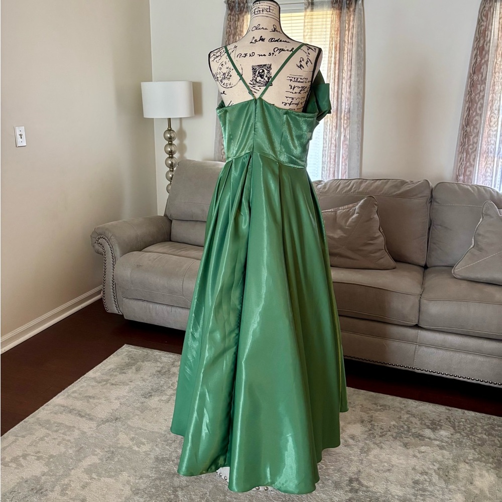 Prom Pageant Dress - Picture 4 of 9